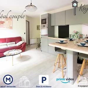 ideal-couple-jacuzzi-et-jolie-cour-interieure.midi-pyreneeshotels.com/